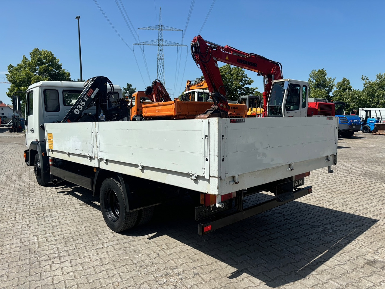 MAN 8.163 L2000 Pritsche+Kran Hiab 035 - Camion plateau, Camion grue: photos 4 MAN 8.163 L2000 Pritsche+Kran Hiab 035 - Camion plateau, Camion grue: photos 4