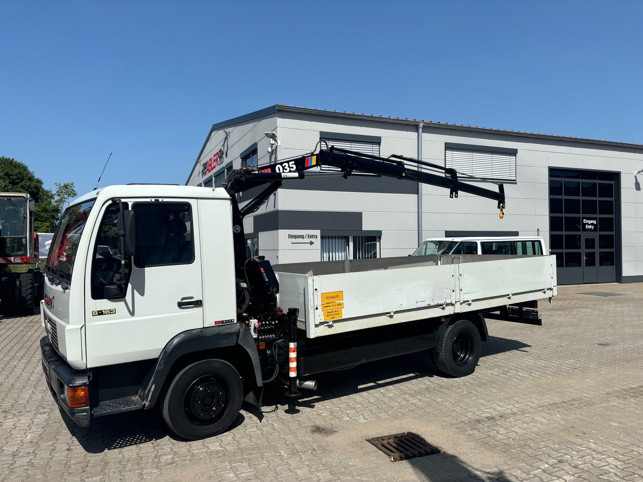 MAN 8.163 L2000 Pritsche+Kran Hiab 035 - Camion plateau, Camion grue: photos 2 MAN 8.163 L2000 Pritsche+Kran Hiab 035 - Camion plateau, Camion grue: photos 2
