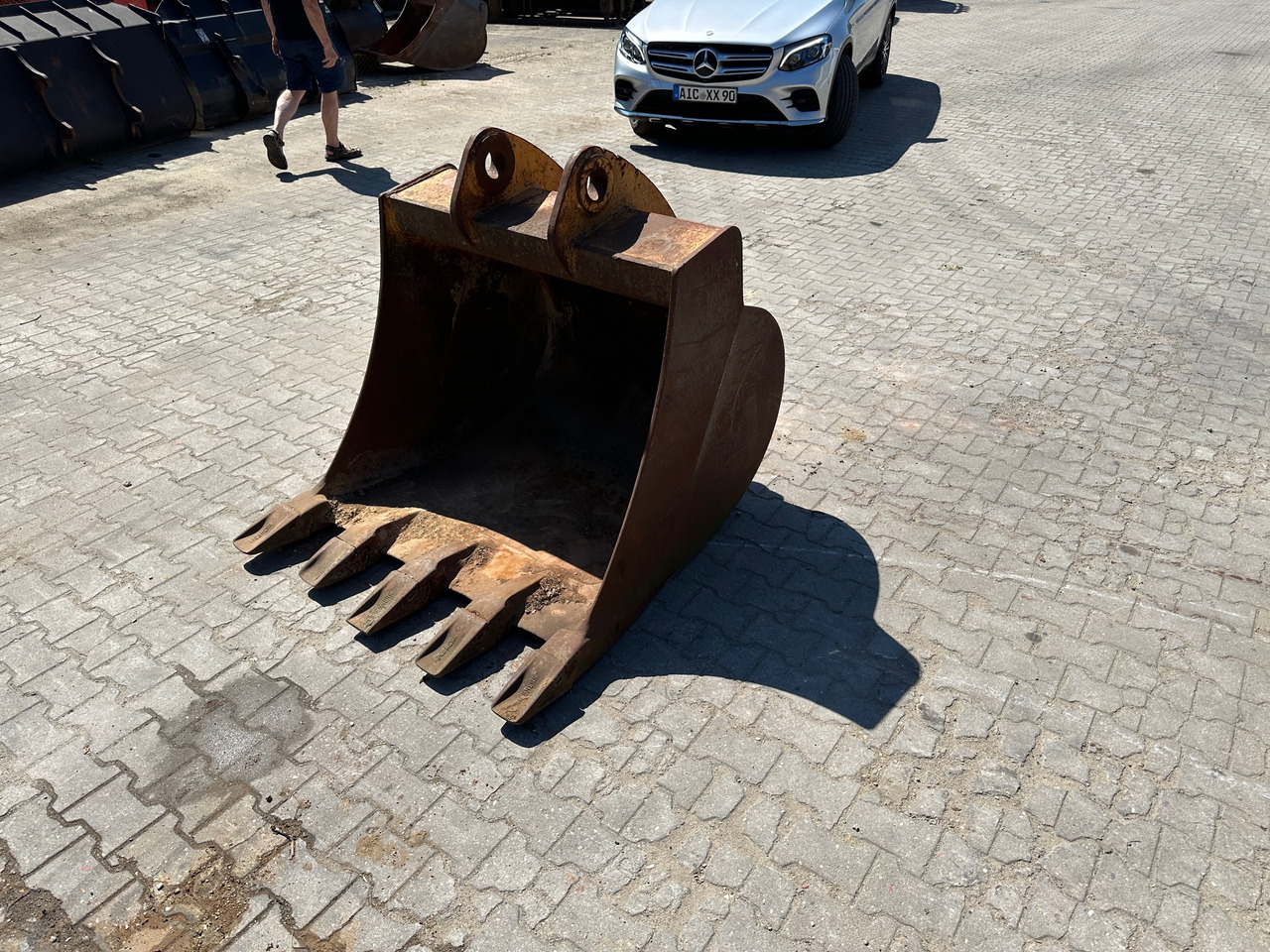 Tieflöffel 125 cm Caterpillar - Godet pour pelle pour Engins de chantier: photos 2 Tieflöffel 125 cm Caterpillar - Godet pour pelle pour Engins de chantier: photos 2