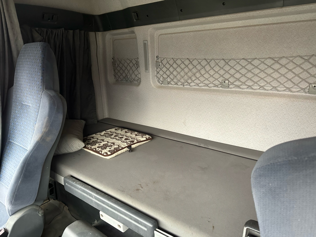 Tracteur routier MAN TGA 18.430 SZM HAD 4x4: photos 12 Tracteur routier MAN TGA 18.430 SZM HAD 4x4: photos 12