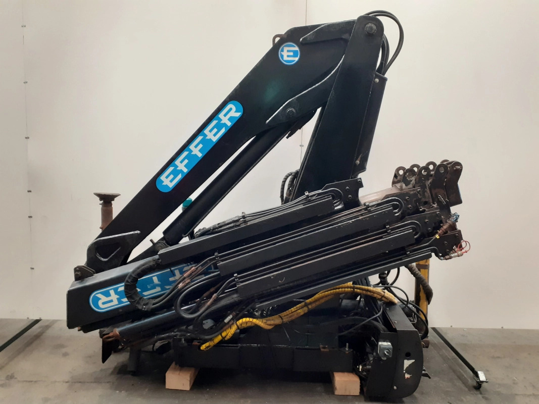 Grúa Effer 100 - 3S - Grue auxiliaire pour Camion: photos 3 Grúa Effer 100 - 3S - Grue auxiliaire pour Camion: photos 3