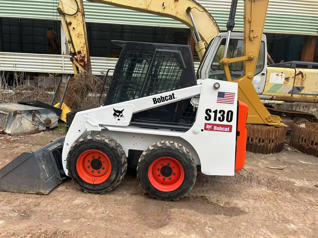 BOBCAT S130 - Mini chargeuse: photos 1 BOBCAT S130 - Mini chargeuse: photos 1