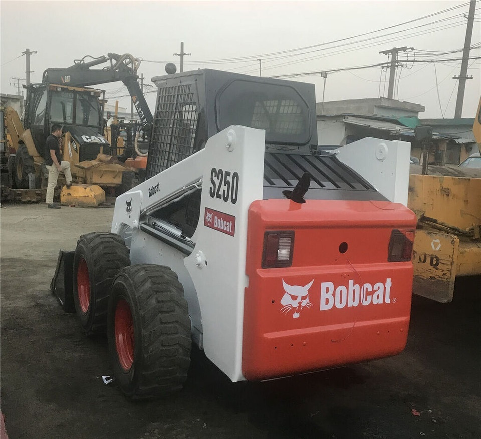 Bobcat S250 - Mini chargeuse: photos 3 Bobcat S250 - Mini chargeuse: photos 3