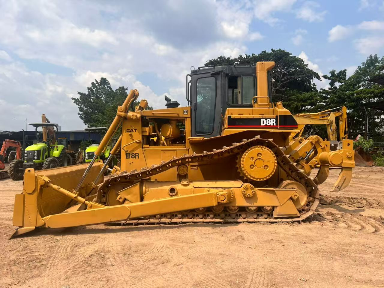 CATERPILLAR D8R - Bulldozer: photos 1 CATERPILLAR D8R - Bulldozer: photos 1