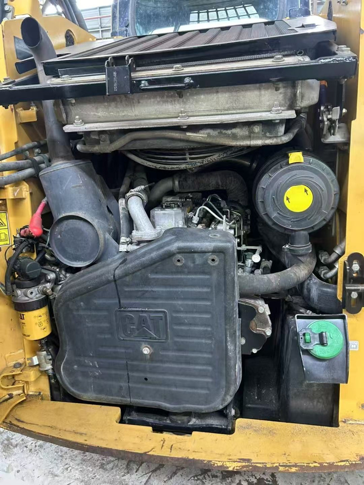 Mini chargeuse Caterpillar 246C: photos 7