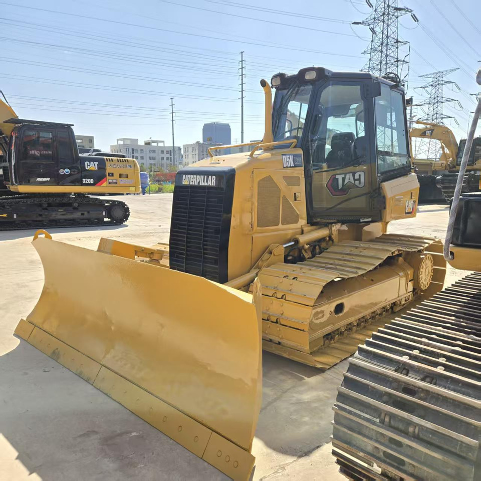 Caterpillar D5K - Pelle sur chenille: photos 1 Caterpillar D5K - Pelle sur chenille: photos 1