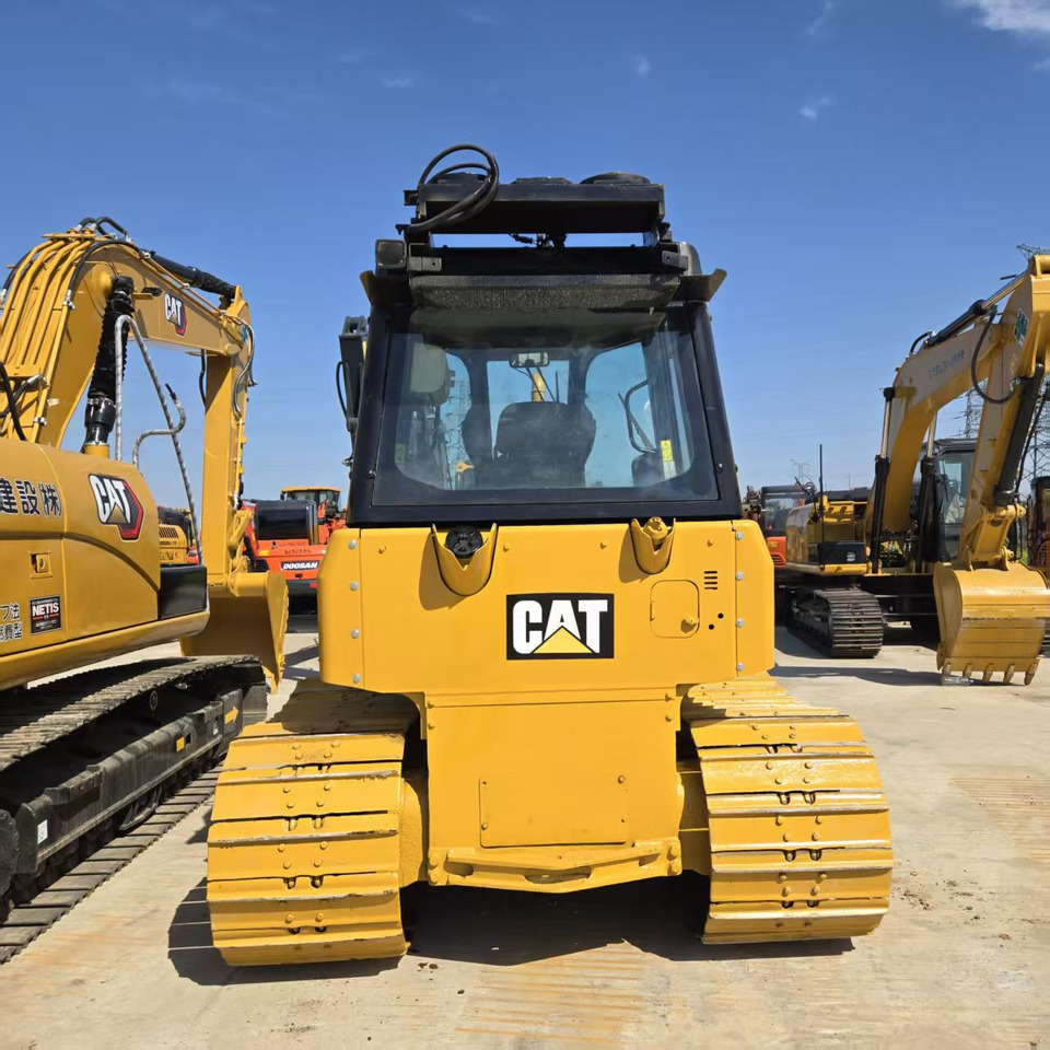 Caterpillar D5K - Pelle sur chenille: photos 4 Caterpillar D5K - Pelle sur chenille: photos 4