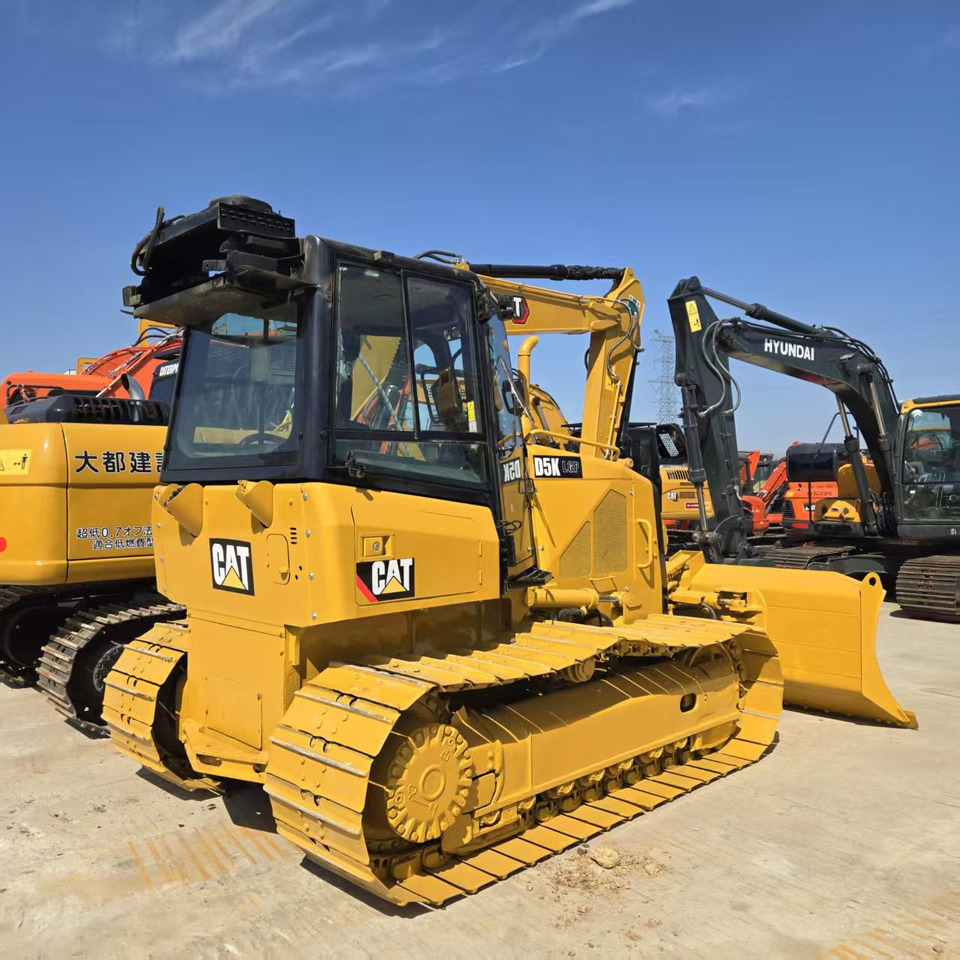 Caterpillar D5K - Pelle sur chenille: photos 3 Caterpillar D5K - Pelle sur chenille: photos 3