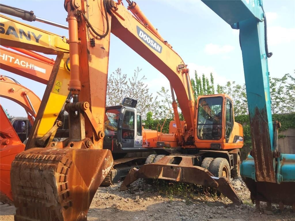Doosan DH 210 W-7 - Pelle sur pneus: photos 4 Doosan DH 210 W-7 - Pelle sur pneus: photos 4