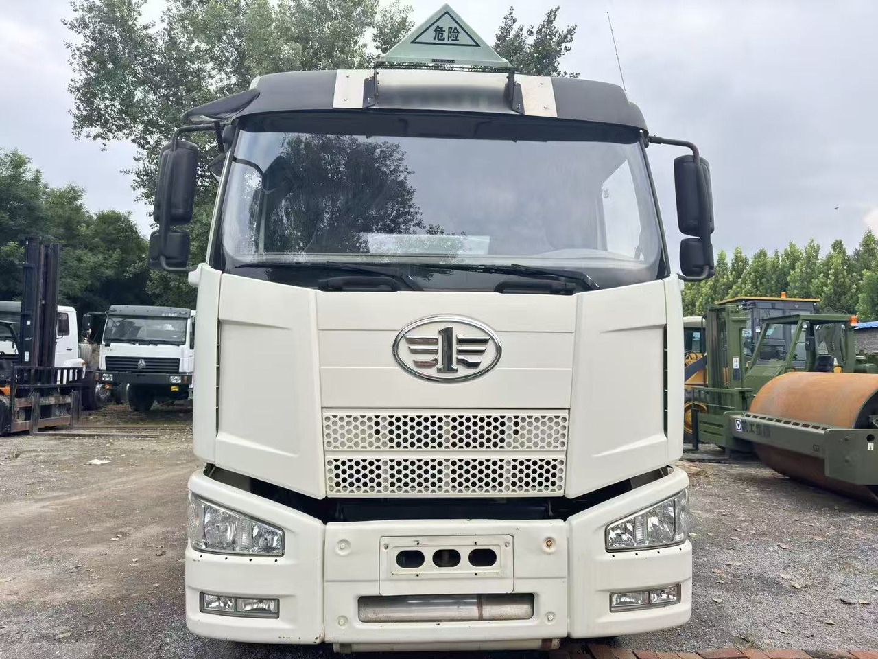 FAW - Camion citerne: photos 4 FAW - Camion citerne: photos 4