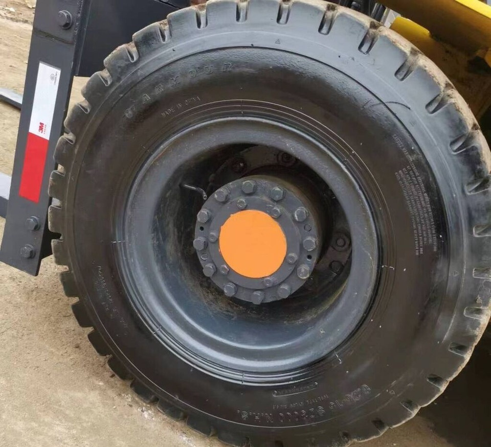 Komatsu FD70-7 - Chariot élévateur diesel: photos 2 Komatsu FD70-7 - Chariot élévateur diesel: photos 2