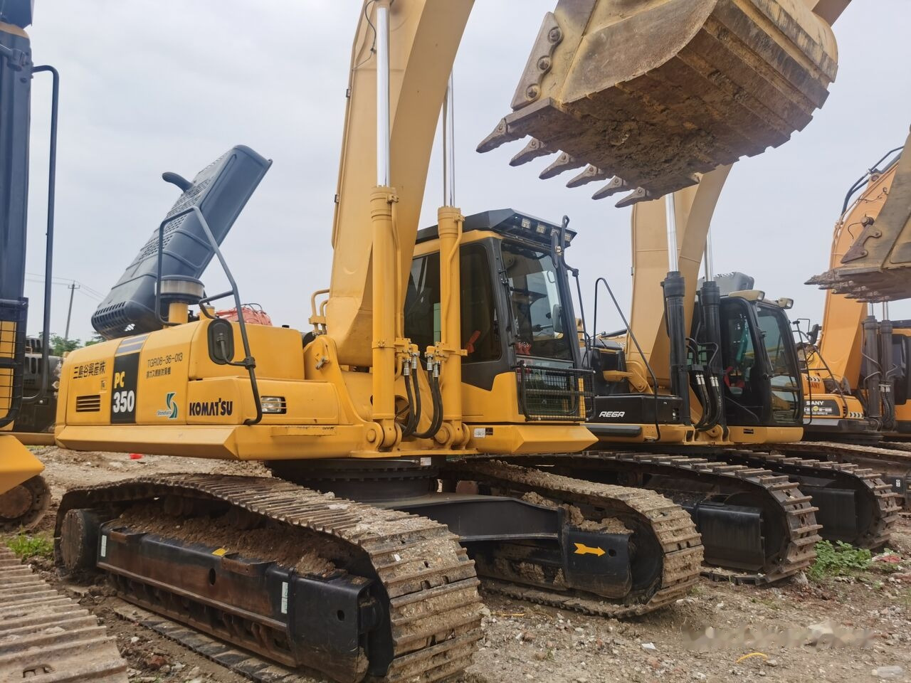 Komatsu PC350-7 - Pelle sur chenille: photos 1 Komatsu PC350-7 - Pelle sur chenille: photos 1