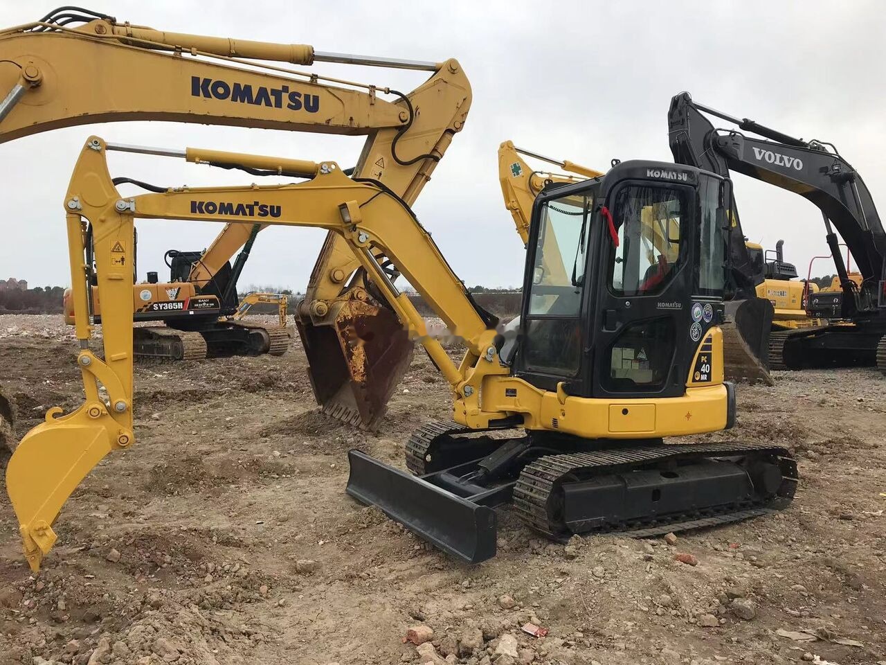 Komatsu PC40MR - Pelle sur chenille: photos 1 Komatsu PC40MR - Pelle sur chenille: photos 1