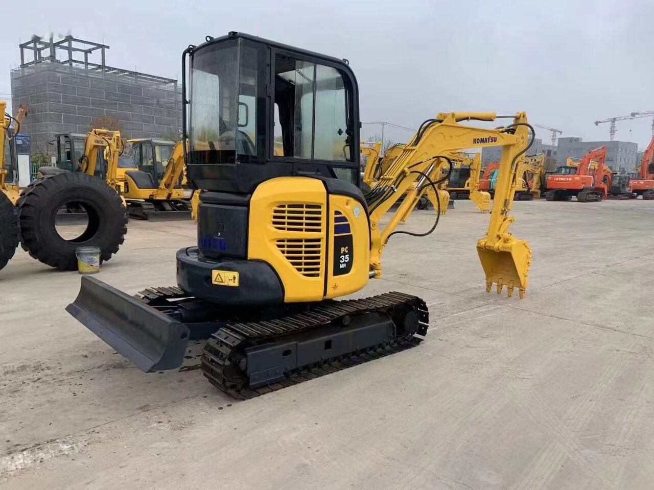 Komatsu Quasi-New PC35MR - Mini pelle: photos 1 Komatsu Quasi-New PC35MR - Mini pelle: photos 1