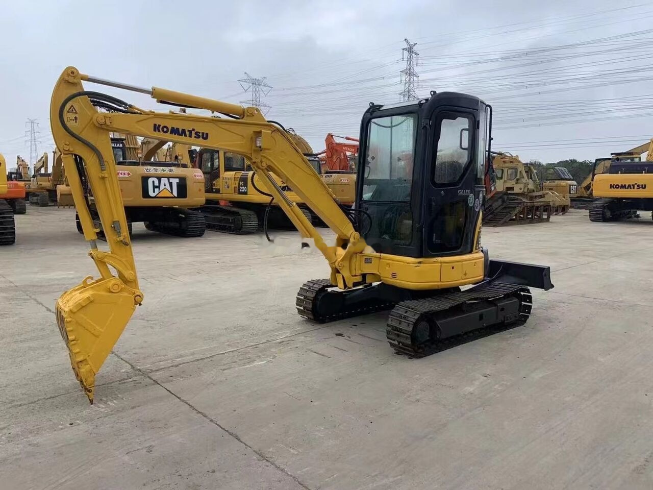 Komatsu Quasi-New PC35MR - Mini pelle: photos 2 Komatsu Quasi-New PC35MR - Mini pelle: photos 2