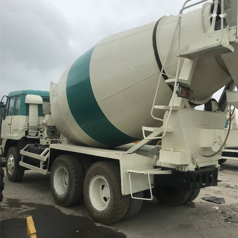 Mitsubishi FV415J - Camion malaxeur: photos 3 Mitsubishi FV415J - Camion malaxeur: photos 3