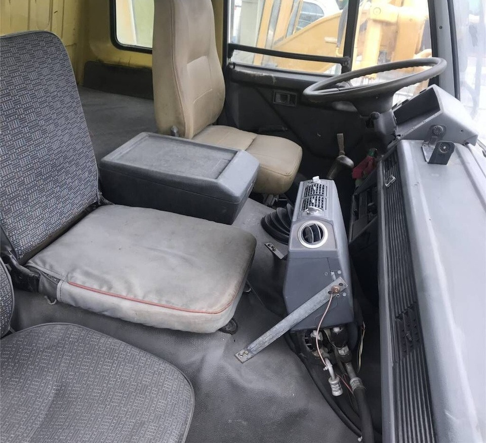 Mitsubishi FV415J - Camion malaxeur: photos 5 Mitsubishi FV415J - Camion malaxeur: photos 5