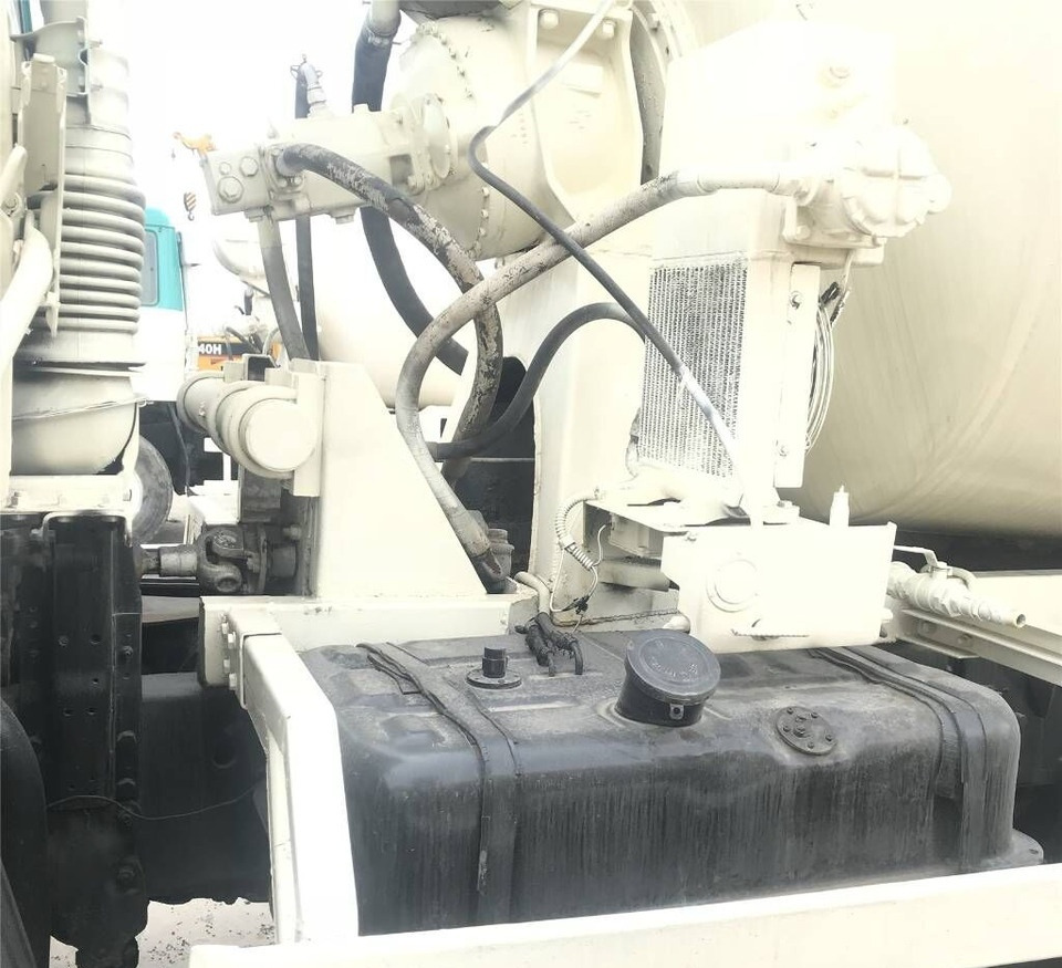 Mitsubishi FV415J - Camion malaxeur: photos 4 Mitsubishi FV415J - Camion malaxeur: photos 4