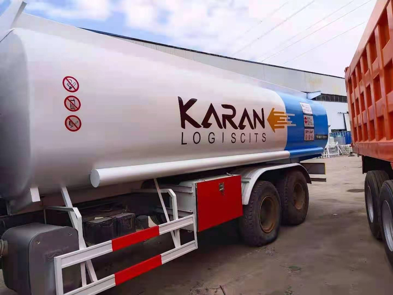 Sinotruk HOWO 24 cubic tank truck - Camion citerne: photos 4 Sinotruk HOWO 24 cubic tank truck - Camion citerne: photos 4