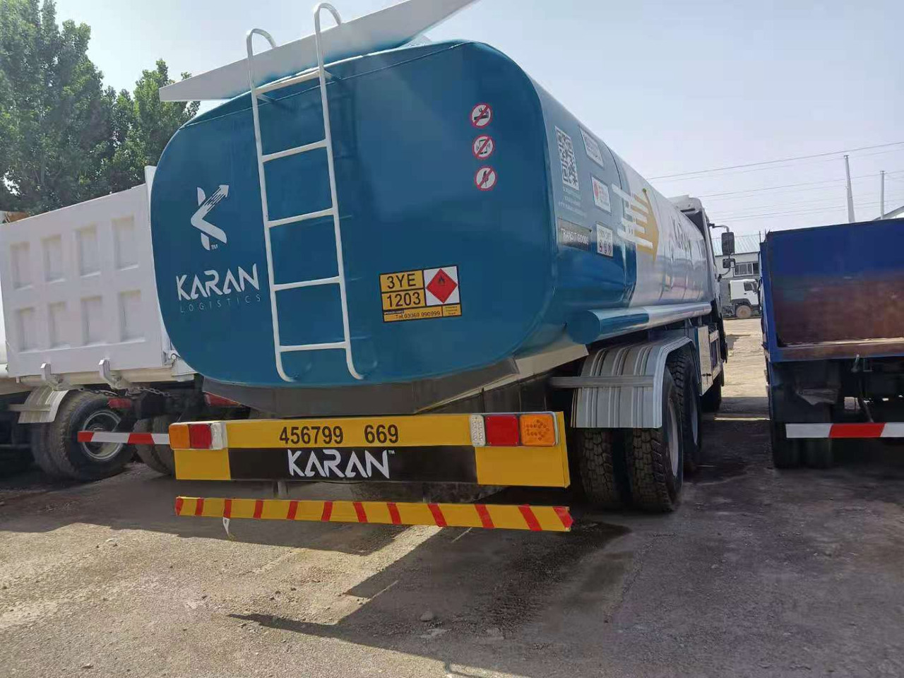 Sinotruk HOWO 24 cubic tank truck - Camion citerne: photos 3 Sinotruk HOWO 24 cubic tank truck - Camion citerne: photos 3