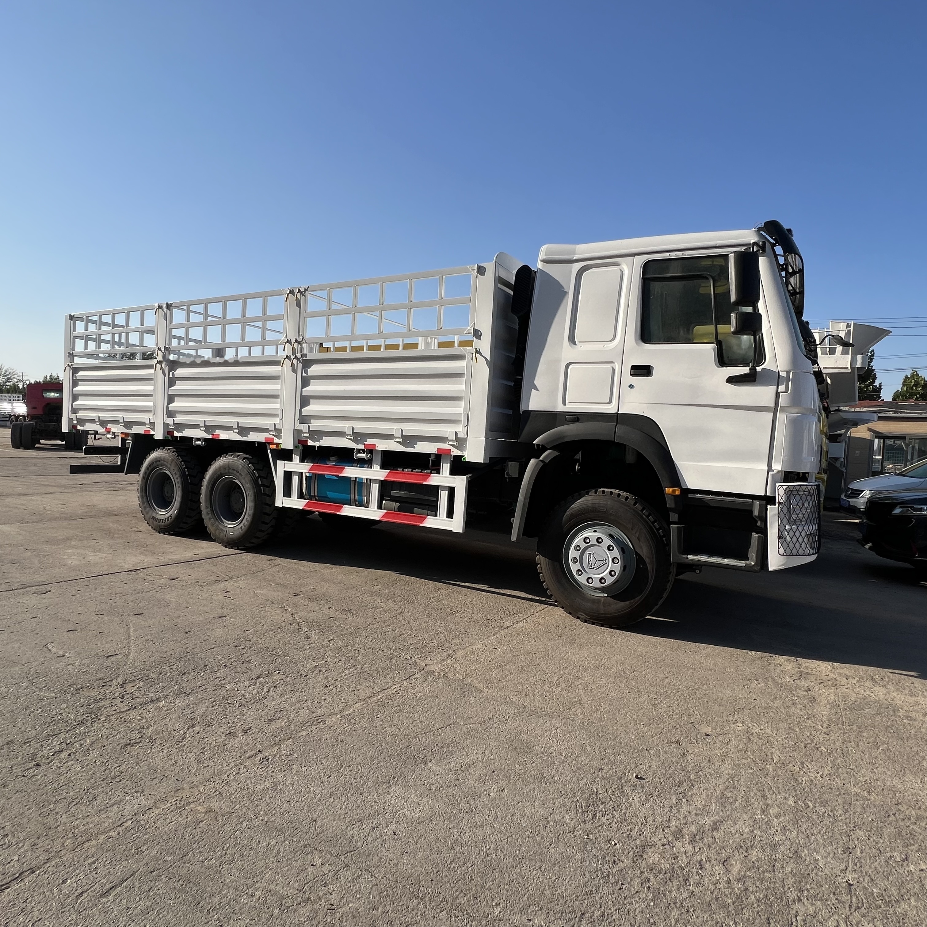 Sinotruk HOWO 371 6*4 Fence truck - Camion plateau: photos 4 Sinotruk HOWO 371 6*4 Fence truck - Camion plateau: photos 4