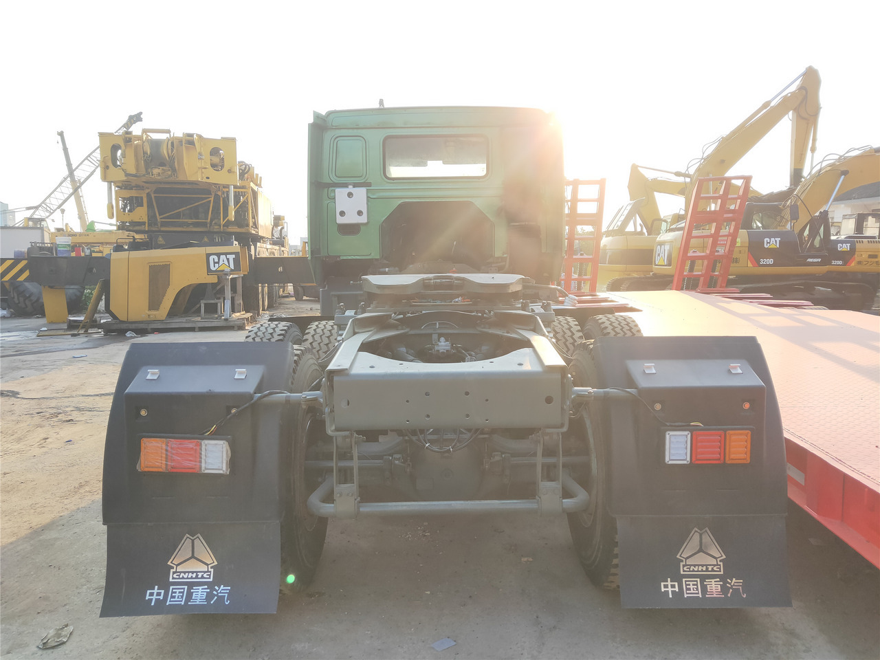 Sinotruk HOWO 420 tractor - Mini tombereau: photos 4 Sinotruk HOWO 420 tractor - Mini tombereau: photos 4