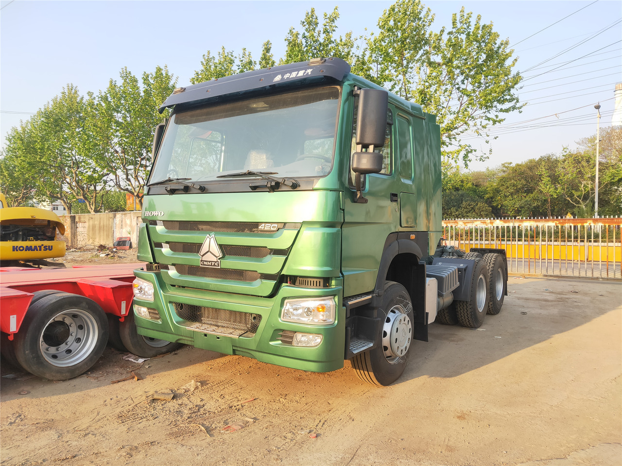 Sinotruk HOWO 420 tractor - Mini tombereau: photos 1 Sinotruk HOWO 420 tractor - Mini tombereau: photos 1