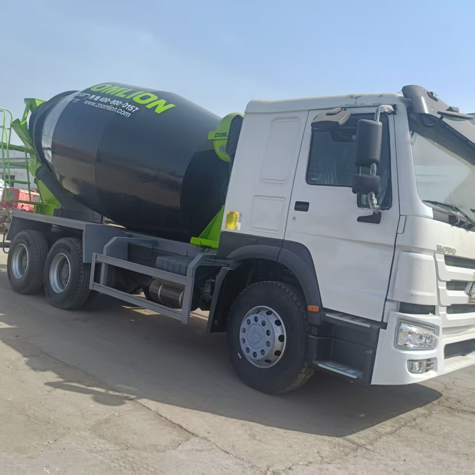 Sinotruk HOWO 6*4 Concrete mixer truck - Camion malaxeur: photos 3 Sinotruk HOWO 6*4 Concrete mixer truck - Camion malaxeur: photos 3