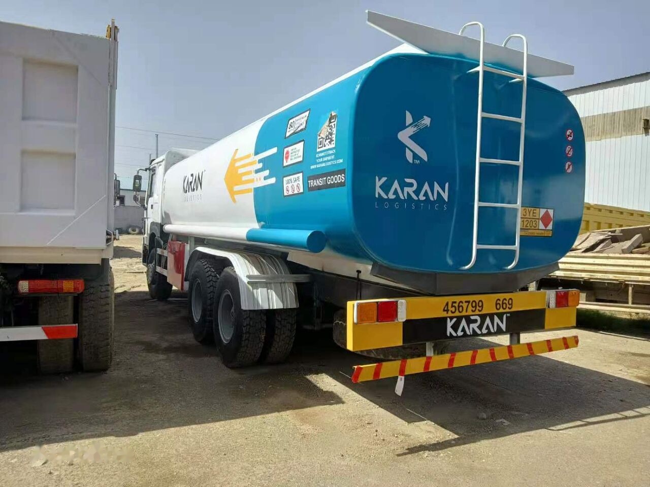 Sinotruk HOWO 6*4 Fuel Tank Truck - Camion citerne: photos 3 Sinotruk HOWO 6*4 Fuel Tank Truck - Camion citerne: photos 3