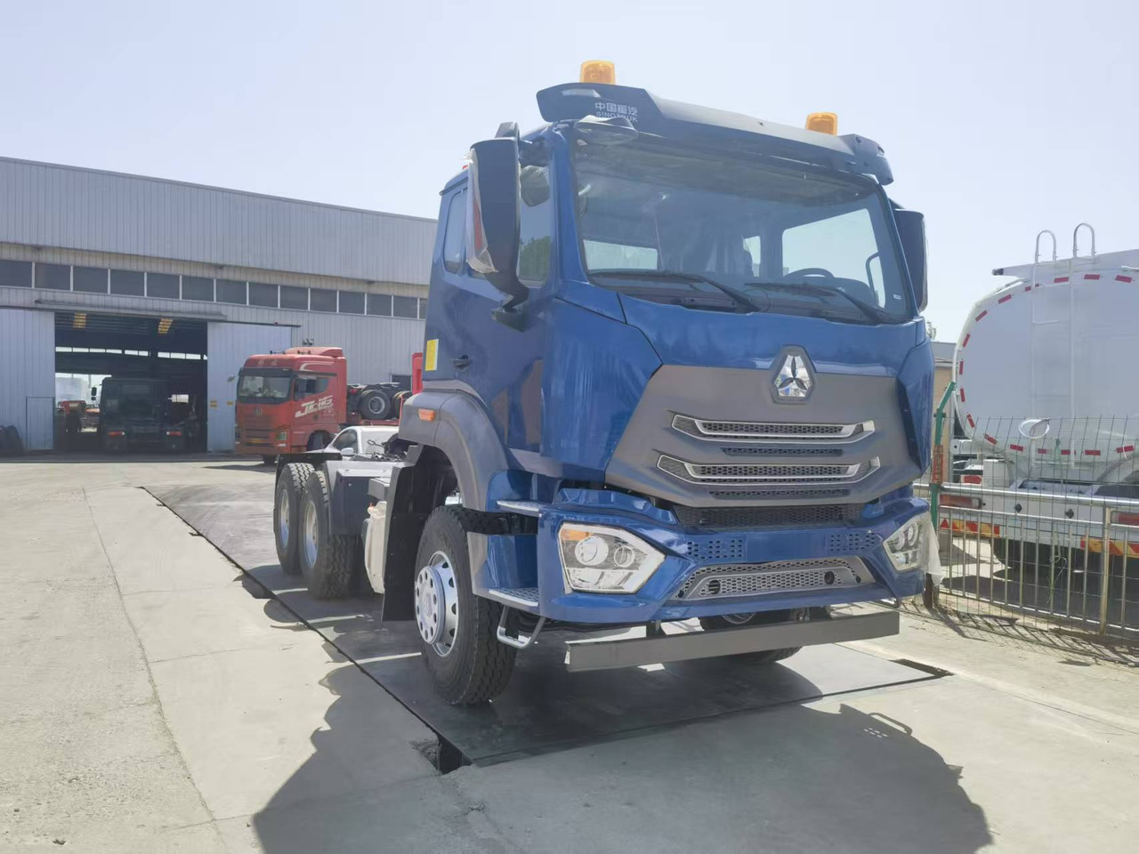 Sinotruk HOHAN 6*4 tractor - Tracteur routier: photos 3 Sinotruk HOHAN 6*4 tractor - Tracteur routier: photos 3