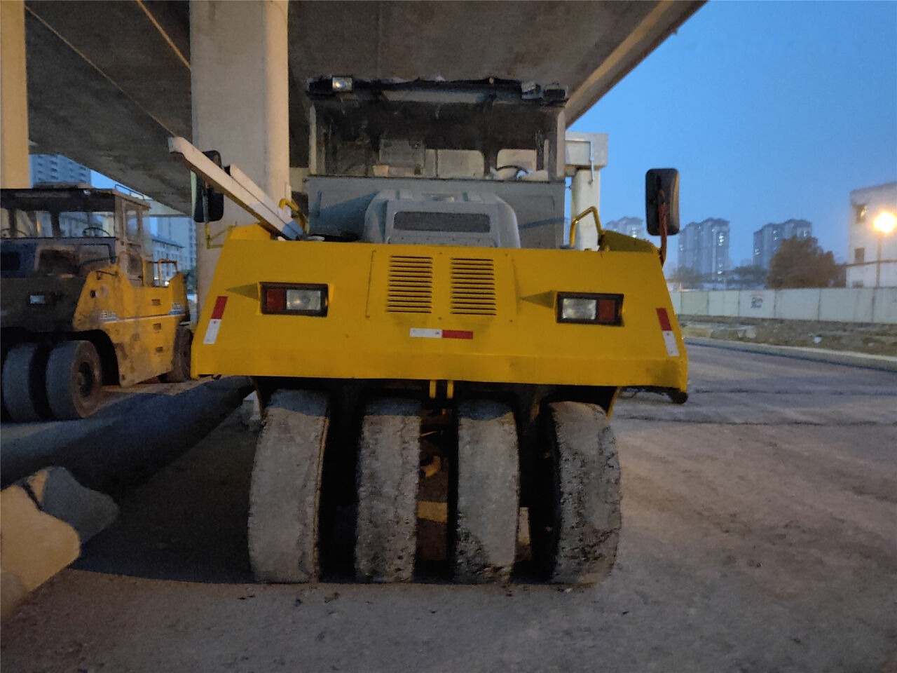 XCMG XP302 - Compacteur à pneus: photos 1 XCMG XP302 - Compacteur à pneus: photos 1