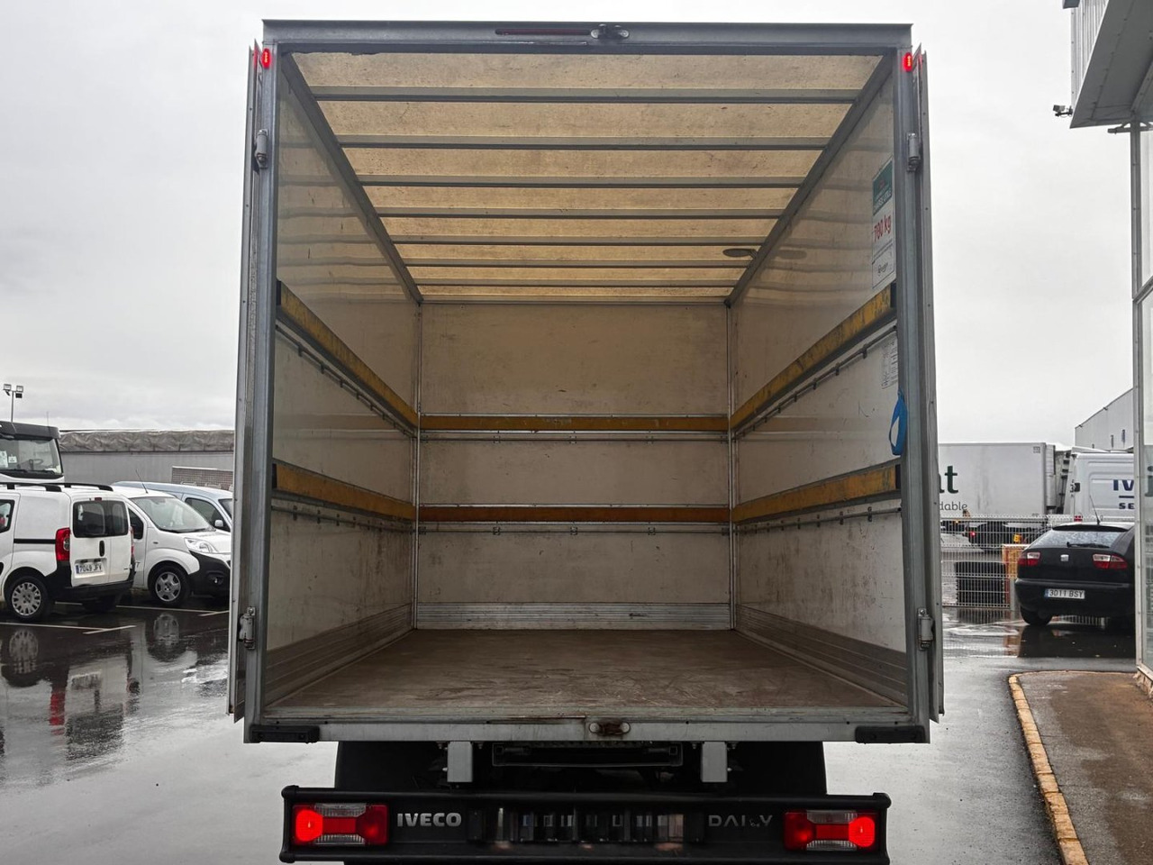 Caja cerrada IVECO 35C16 20m3 con puertas traseras - Fourgon grand volume: photos 5 Caja cerrada IVECO 35C16 20m3 con puertas traseras - Fourgon grand volume: photos 5