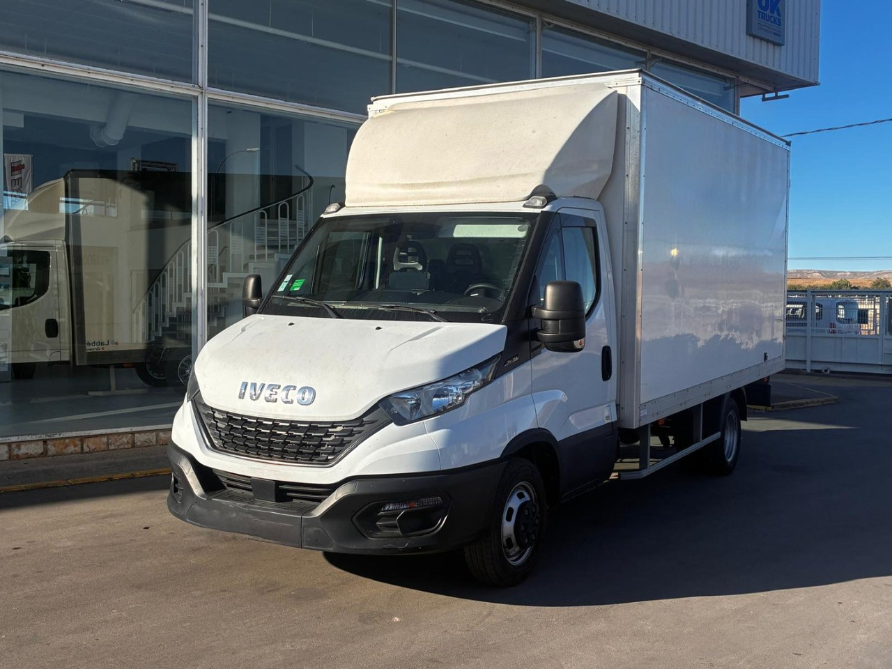 Caja cerrada IVECO 35C16 20m3 con puertas traseras - Fourgon grand volume: photos 1 Caja cerrada IVECO 35C16 20m3 con puertas traseras - Fourgon grand volume: photos 1