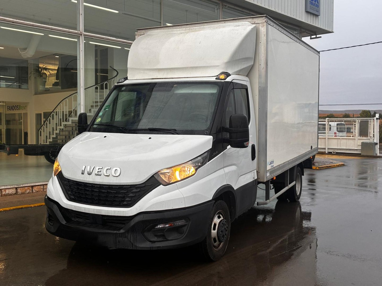 Caja cerrada IVECO 35C16 20m3 con puertas traseras - Fourgon grand volume: photos 1 Caja cerrada IVECO 35C16 20m3 con puertas traseras - Fourgon grand volume: photos 1