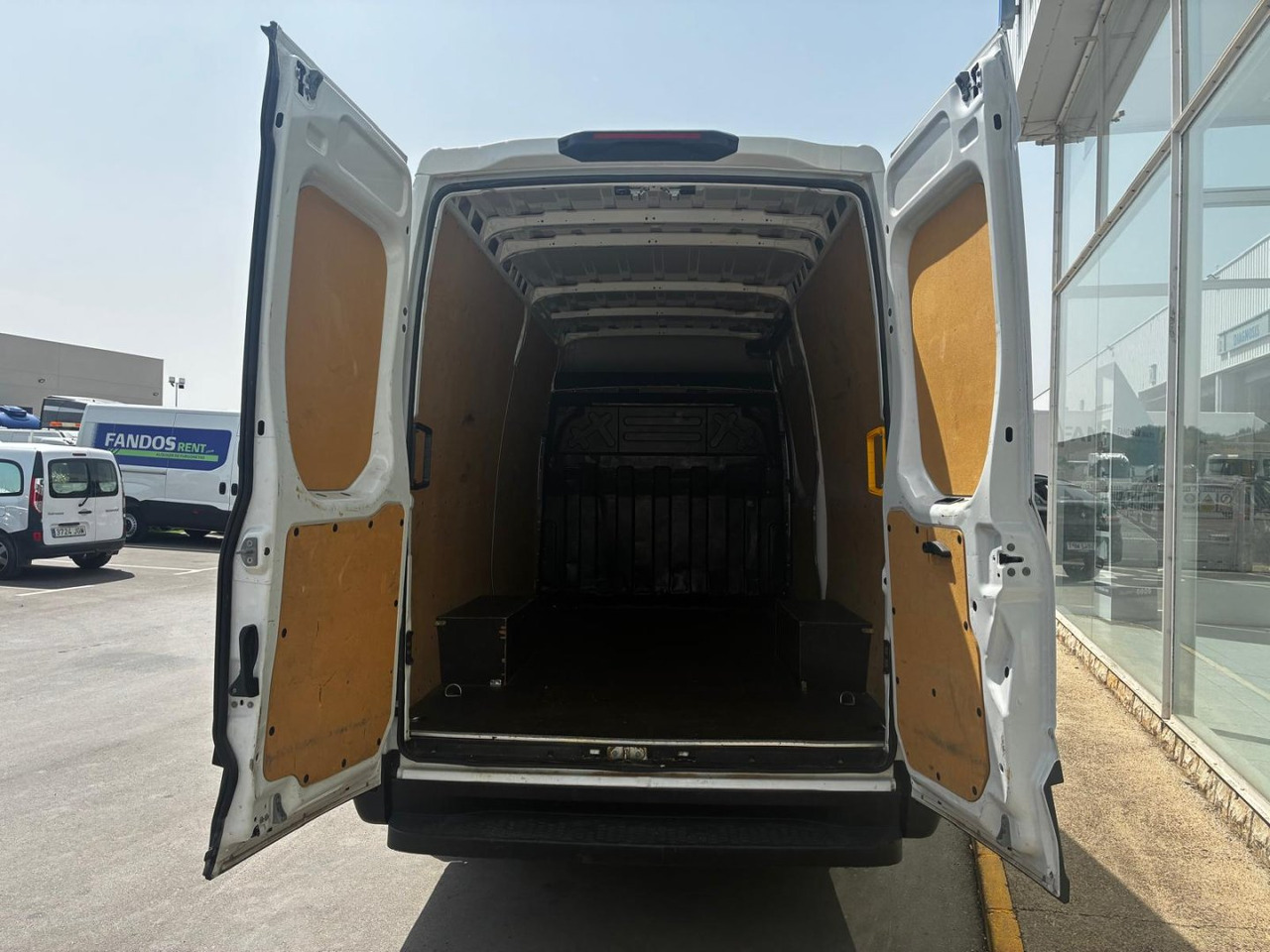 Furgón IVECO 35S14 V 12m3 - Fourgon utilitaire: photos 5 Furgón IVECO 35S14 V 12m3 - Fourgon utilitaire: photos 5