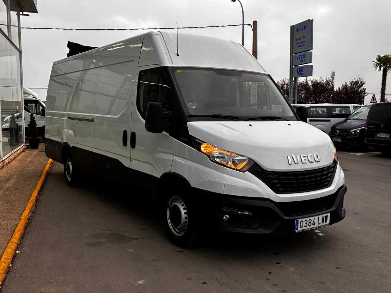 Furgón IVECO 35S14 V 16m3 - Fourgon utilitaire: photos 3 Furgón IVECO 35S14 V 16m3 - Fourgon utilitaire: photos 3