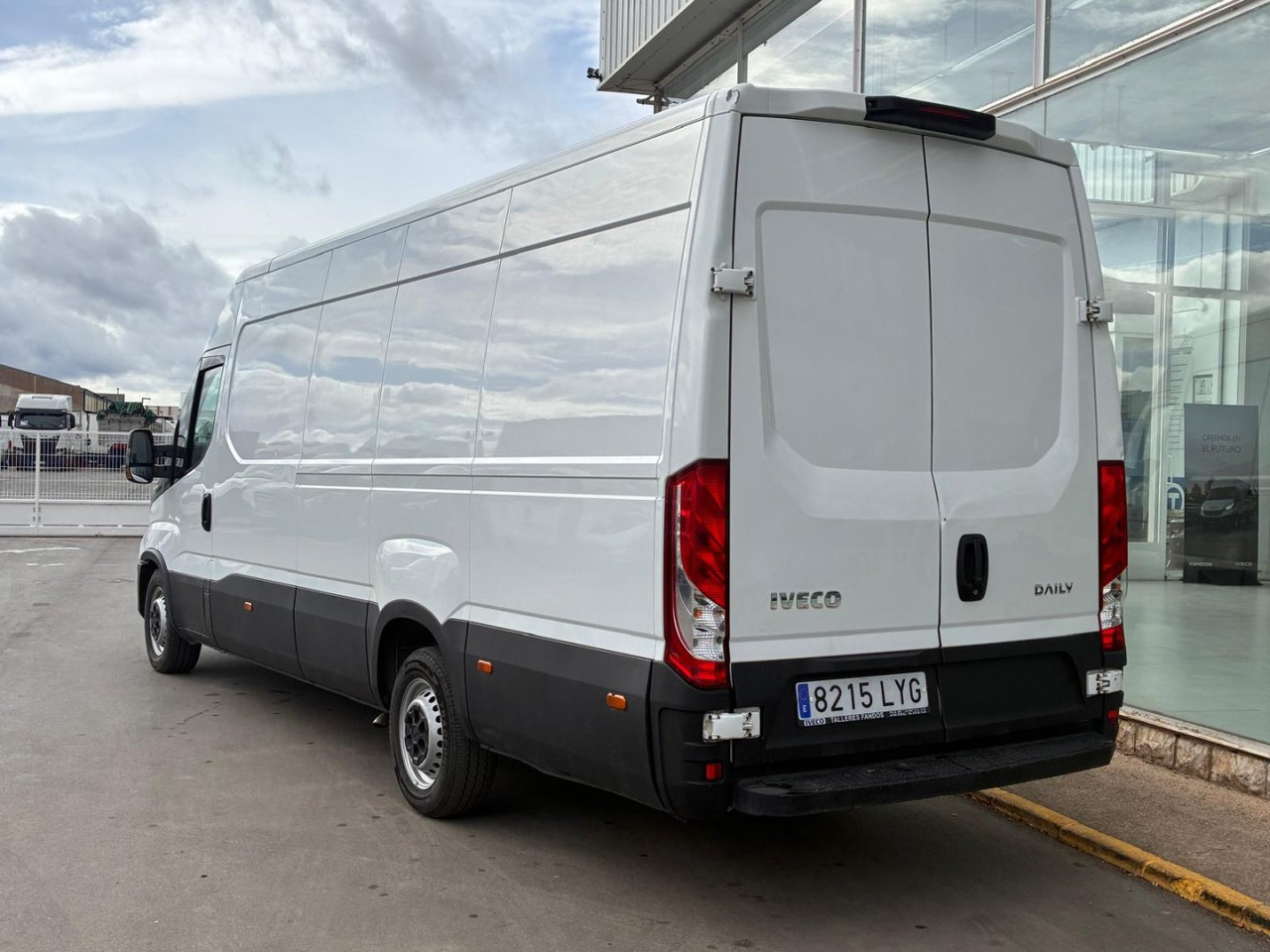 Furgón IVECO 35S16 V 16m3 - Fourgon utilitaire: photos 4 Furgón IVECO 35S16 V 16m3 - Fourgon utilitaire: photos 4