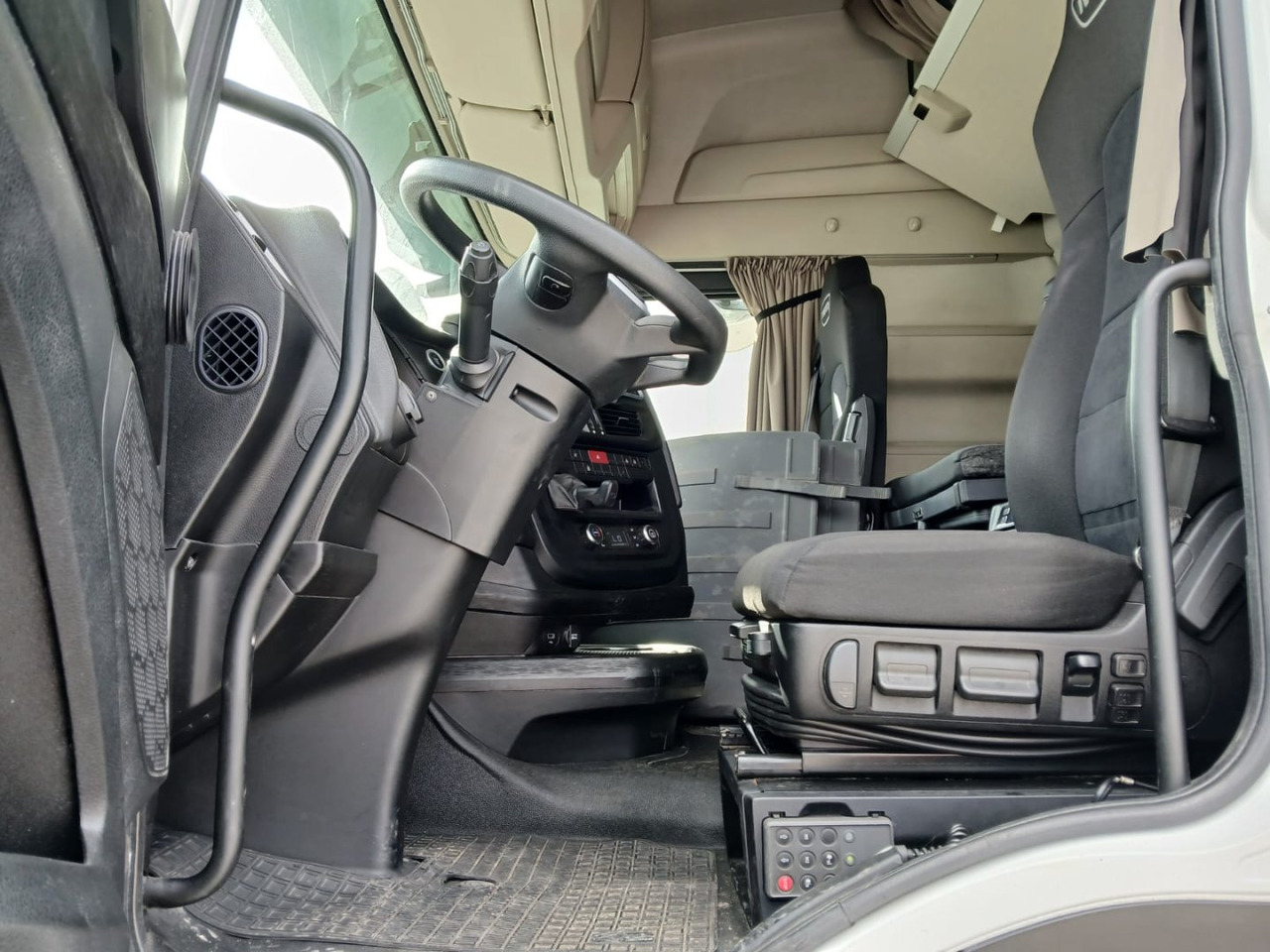 Cabeza Tractora IVECO 460 AUTOMATICO INTARDER ADR - Tracteur routier: photos 5 Cabeza Tractora IVECO 460 AUTOMATICO INTARDER ADR - Tracteur routier: photos 5