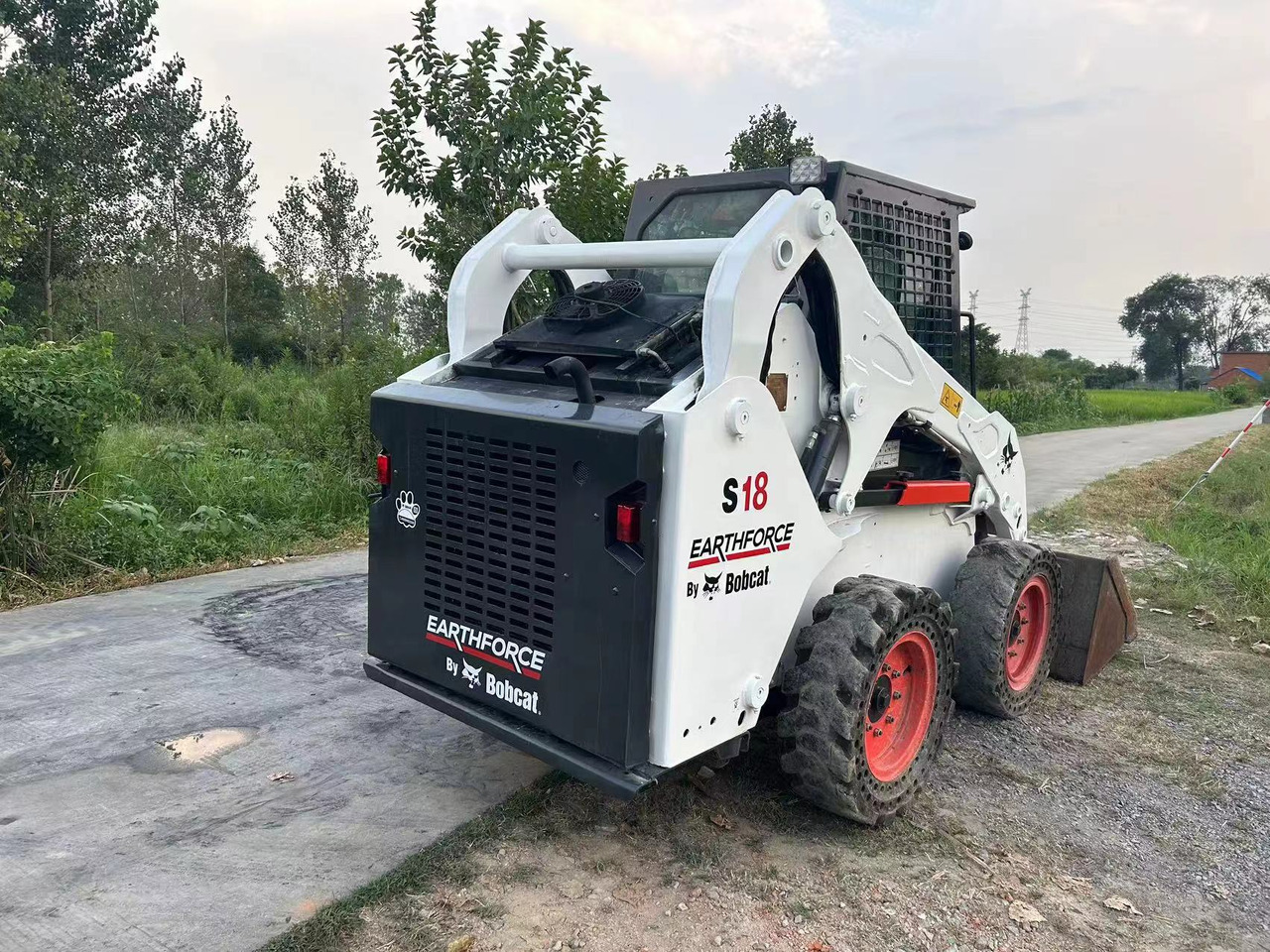 BOBCAT S18 - Mini chargeuse: photos 4 BOBCAT S18 - Mini chargeuse: photos 4