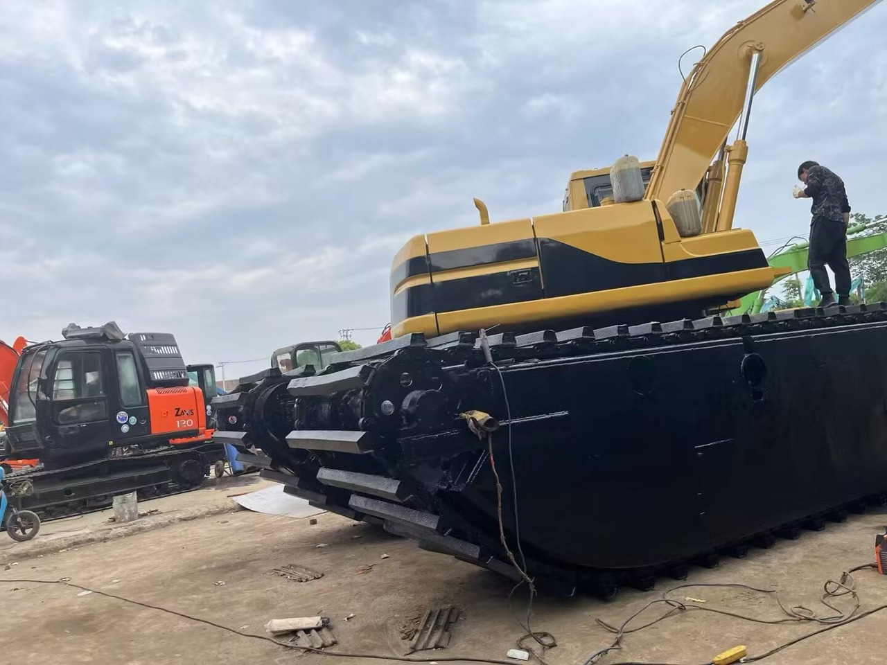 CATERPILLAR 320BL 320CL 18 MERTER EXTENDED ARM DREDGER - Excavatrice amphibie: photos 2 CATERPILLAR 320BL 320CL 18 MERTER EXTENDED ARM DREDGER - Excavatrice amphibie: photos 2