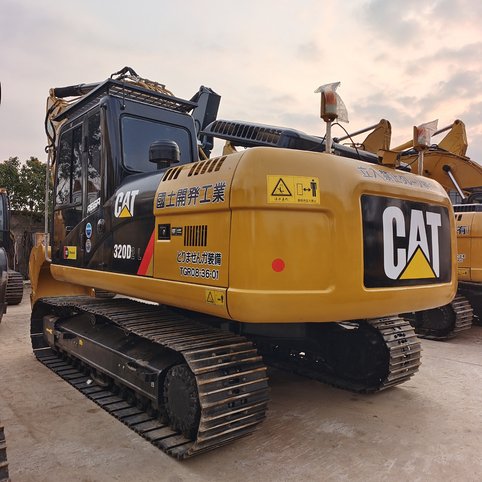 CATERPILLAR 320D CAT 320 D2L - Pelle sur chenille: photos 1 CATERPILLAR 320D CAT 320 D2L - Pelle sur chenille: photos 1