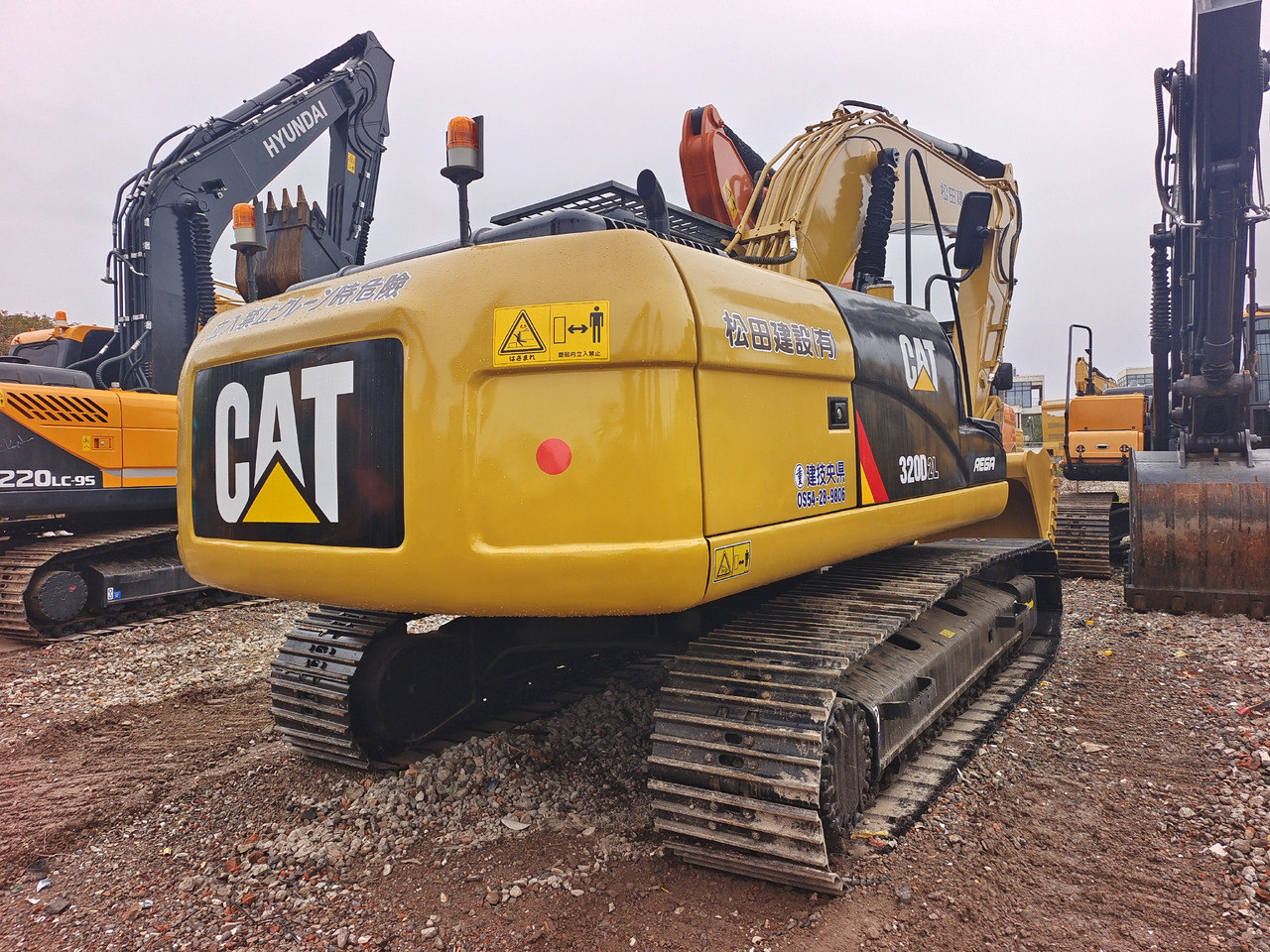 CATERPILLAR 320D2L CAT 320 D 2 L 320GC 330GC - Pelle sur chenille: photos 2 CATERPILLAR 320D2L CAT 320 D 2 L 320GC 330GC - Pelle sur chenille: photos 2