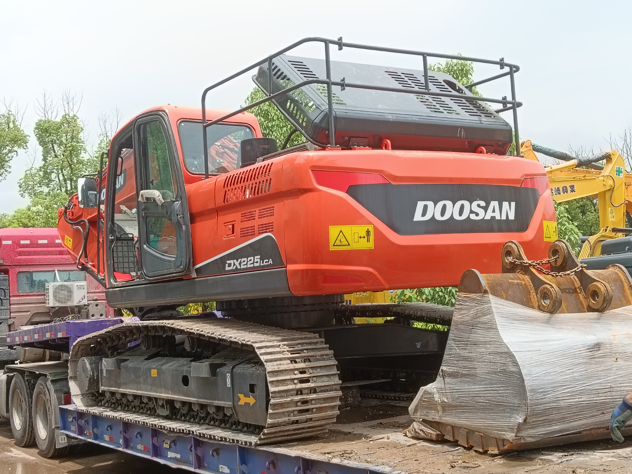 Pelle sur chenille DOOSAN DX225 LCA: photos 1