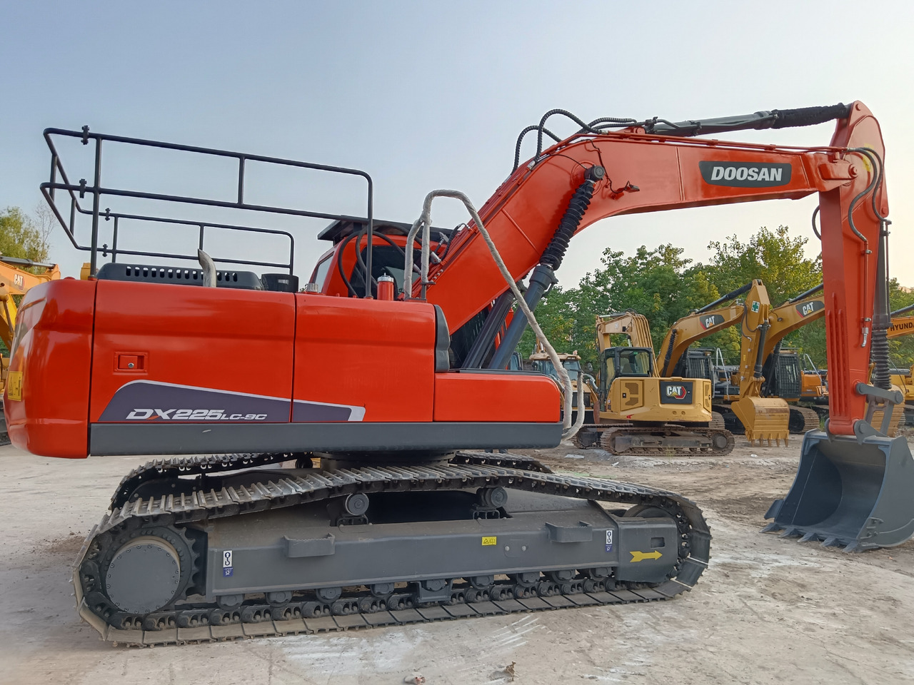 DOOSAN DX225LC-9C - Pelle sur chenille: photos 1 DOOSAN DX225LC-9C - Pelle sur chenille: photos 1