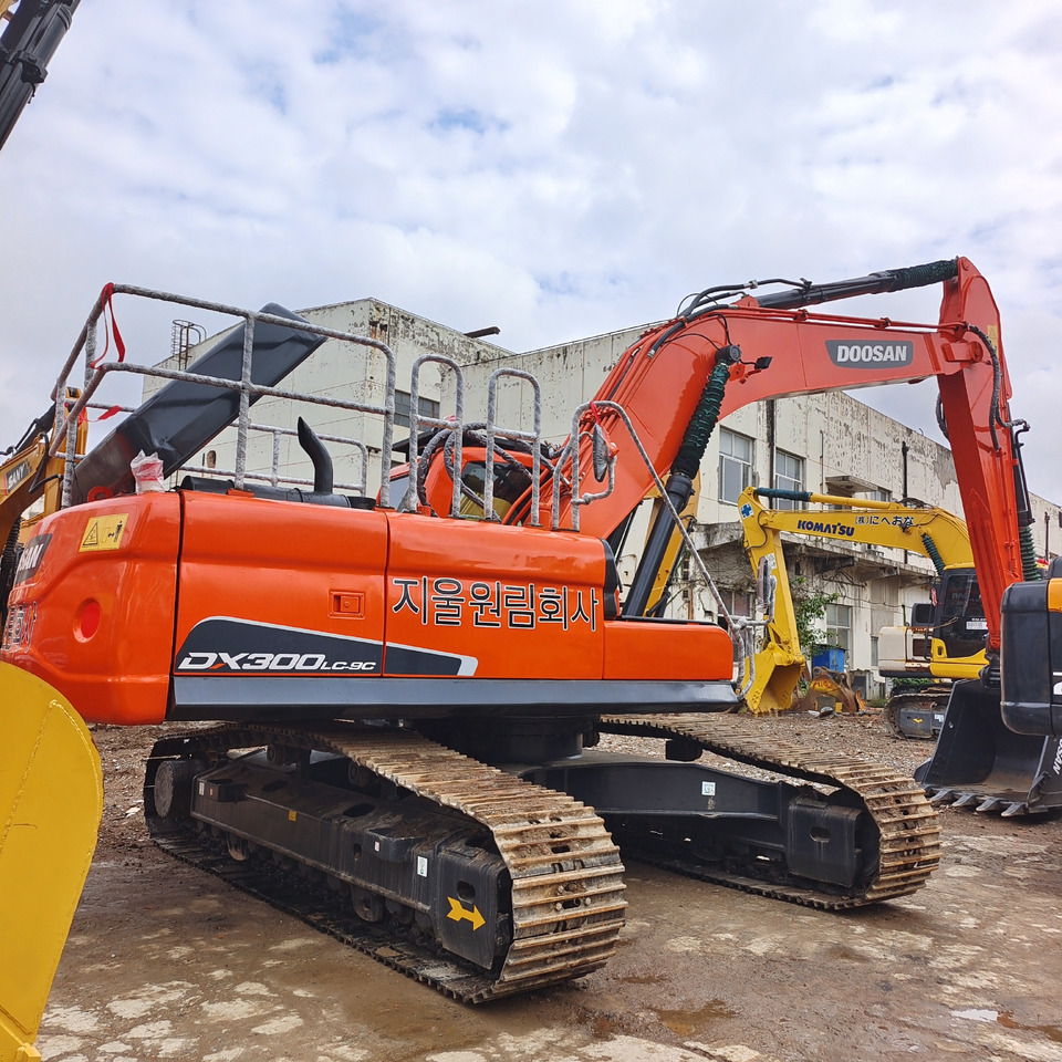 DOOSAN DX300 LC - 9C DX300LCA - Pelle sur chenille: photos 1 DOOSAN DX300 LC - 9C DX300LCA - Pelle sur chenille: photos 1