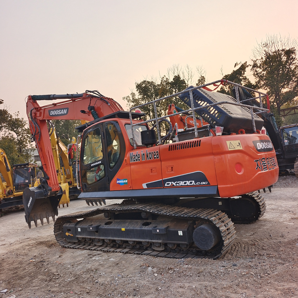 DOOSAN DX300LC-9C DX300LCA - Pelle sur chenille: photos 1 DOOSAN DX300LC-9C DX300LCA - Pelle sur chenille: photos 1