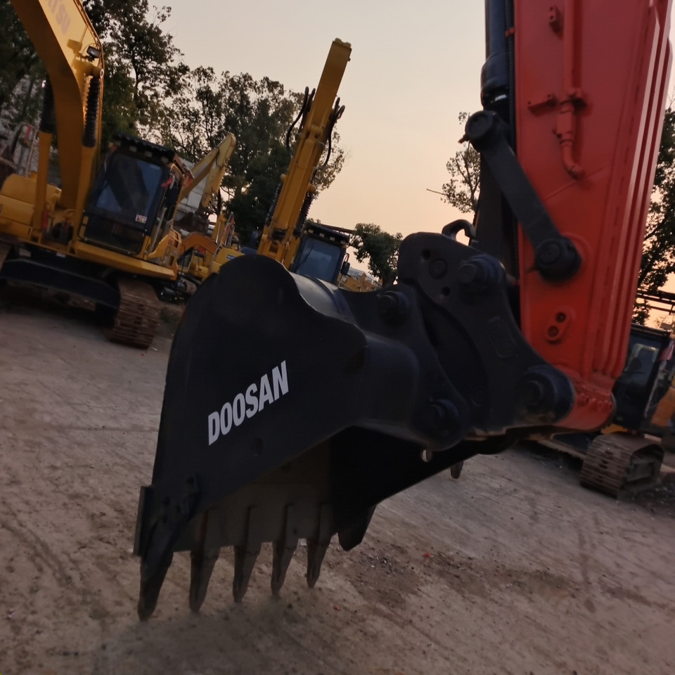 DOOSAN DX300LC-9C DX300LCA - Pelle sur chenille: photos 4 DOOSAN DX300LC-9C DX300LCA - Pelle sur chenille: photos 4