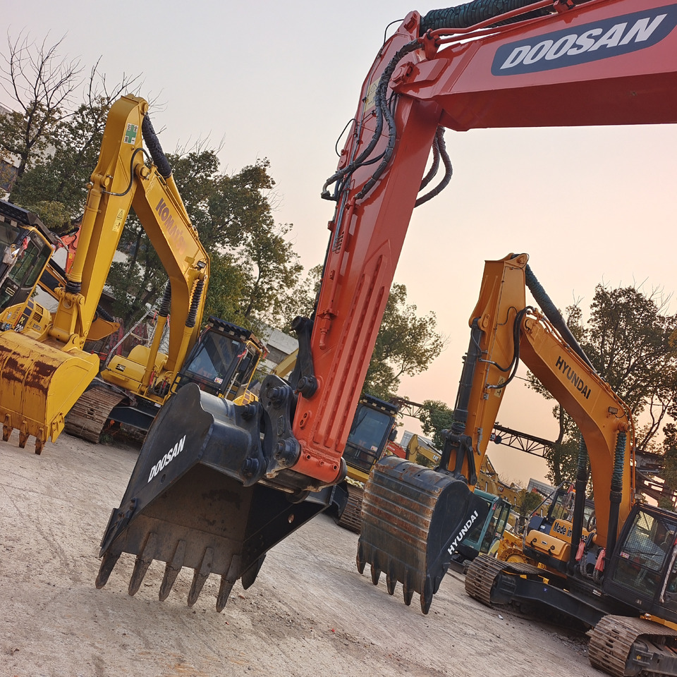 DOOSAN DX300LC-9C DX300LCA - Pelle sur chenille: photos 3 DOOSAN DX300LC-9C DX300LCA - Pelle sur chenille: photos 3