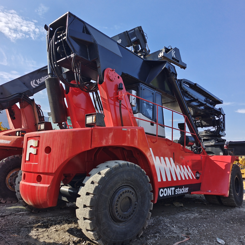 FANTUZZI CS 45 KMHD 45 TON CONTAINER REACH CRANE - Reach stacker: photos 2 FANTUZZI CS 45 KMHD 45 TON CONTAINER REACH CRANE - Reach stacker: photos 2