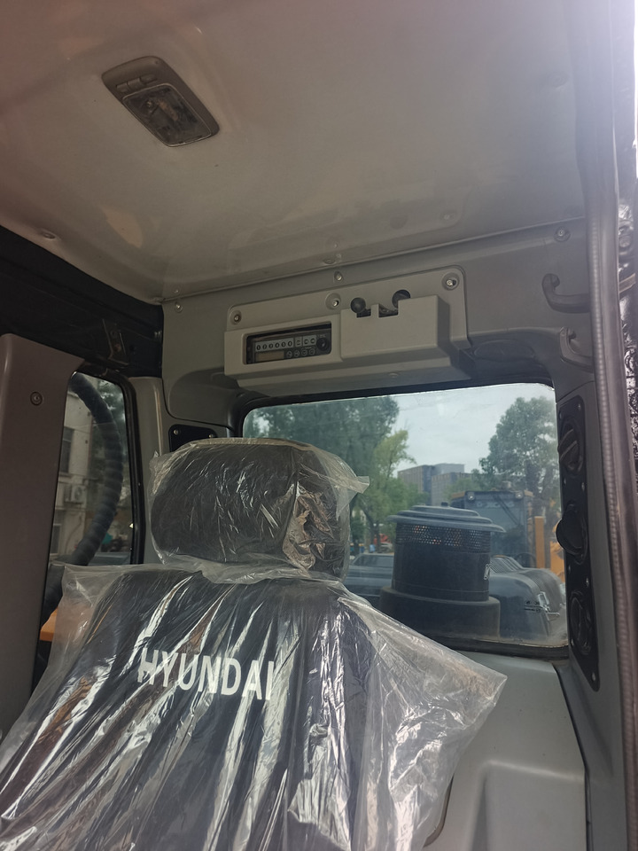 HYUNDAI 220-9S - Pelle sur chenille: photos 3 HYUNDAI 220-9S - Pelle sur chenille: photos 3